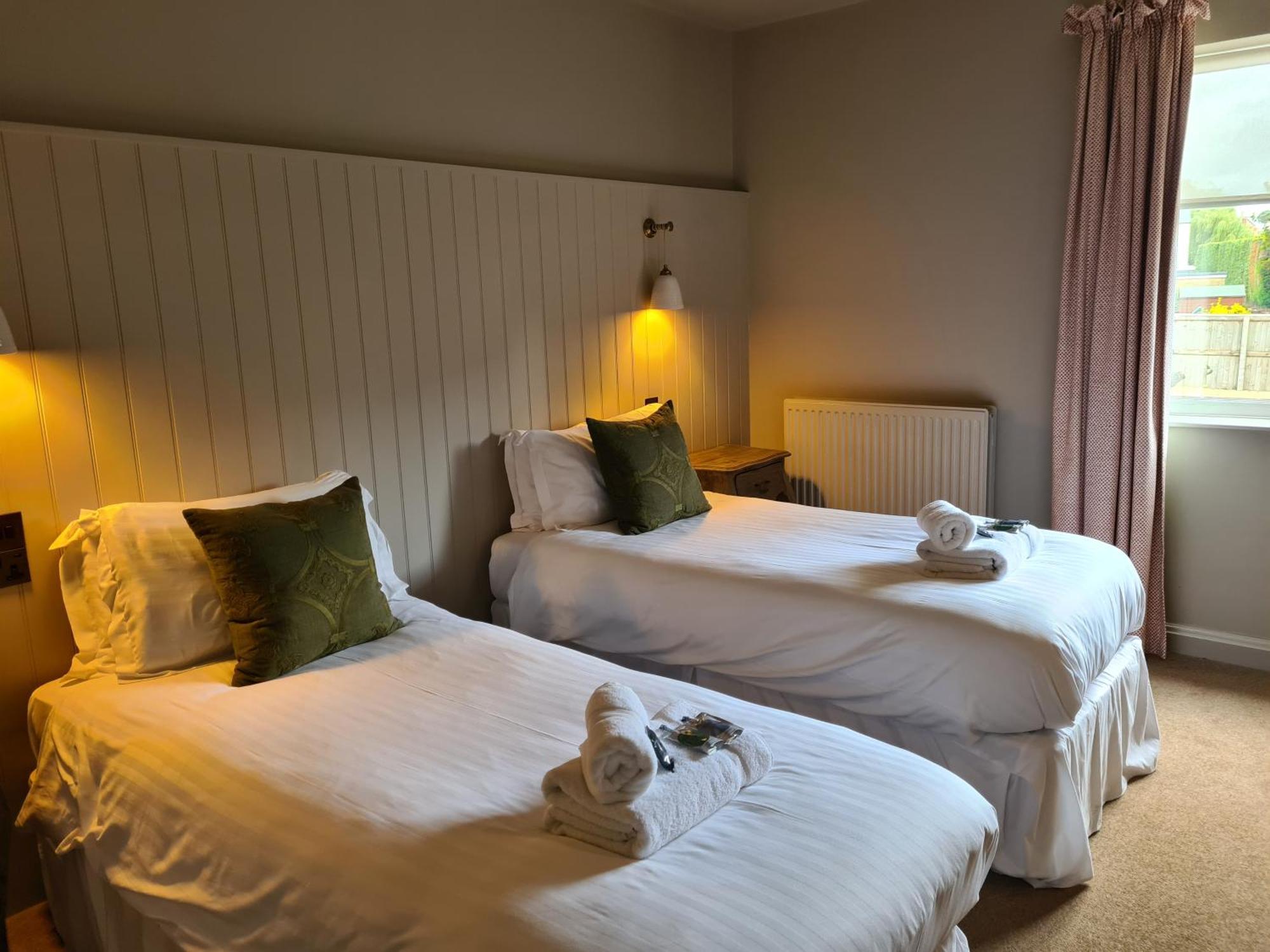 Priory Inn Tetbury Ngoại thất bức ảnh