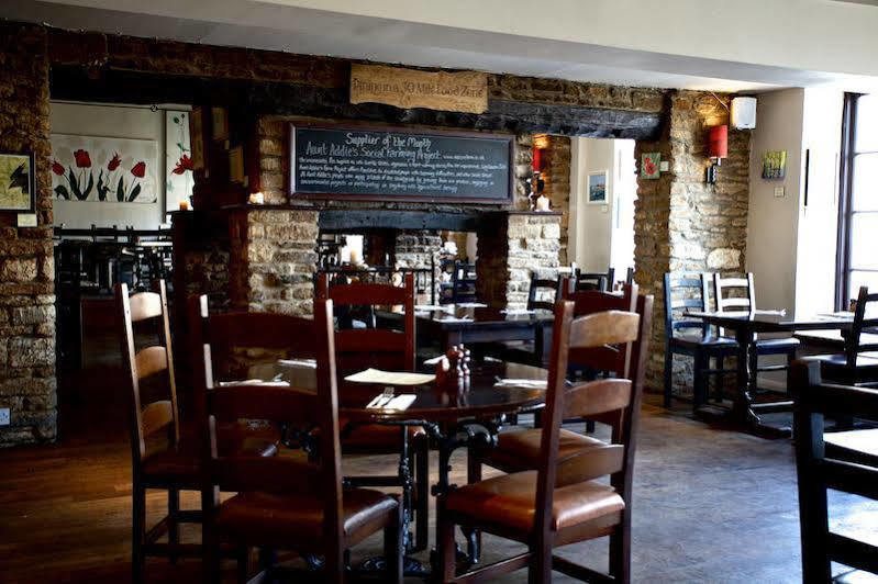Priory Inn Tetbury Ngoại thất bức ảnh