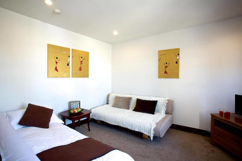 Priory Inn Tetbury Ngoại thất bức ảnh
